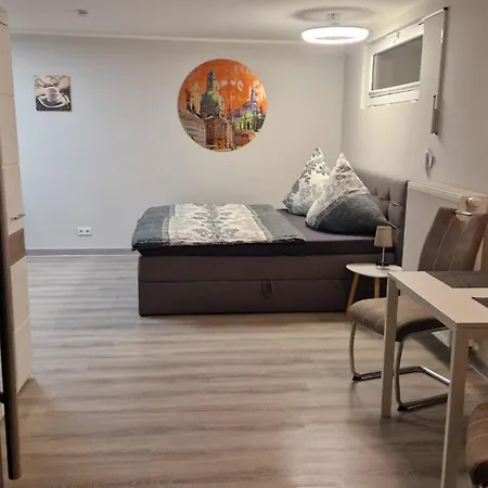 Ferienwohnung Oder Studio Dresden-Neustadt Inkl Parkplatz Mit Balkon Oder Terrasse Room photo