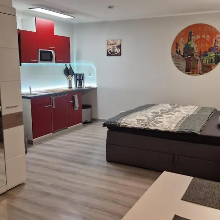 Ferienwohnung Oder Studio Dresden-Neustadt Inkl Parkplatz Mit Balkon Oder Terrasse Room photo