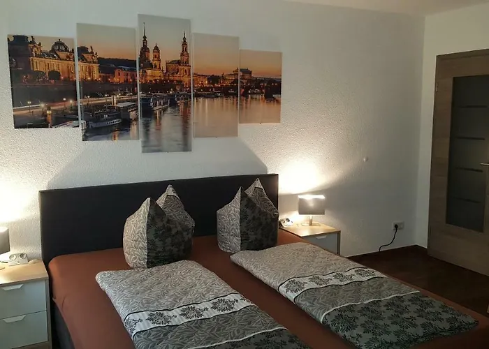 Ferienwohnung Oder Studio Dresden-Neustadt Inkl Parkplatz Mit Balkon Oder Terrasse